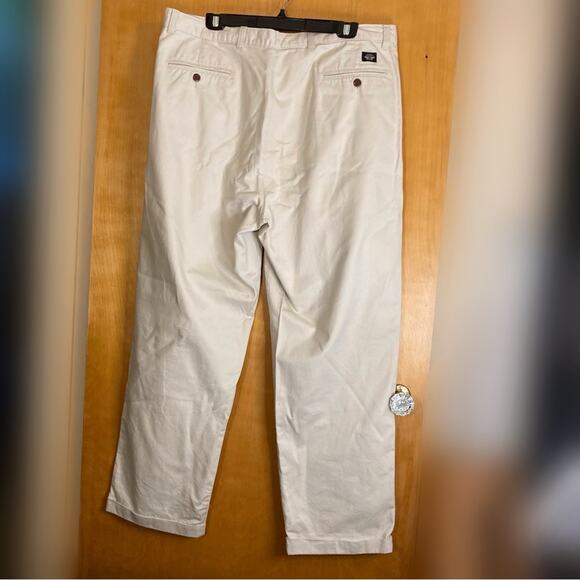 Men’s 40/30 Dockers Stone Pleated Khaki Pants w/Cuffed Hem EUC - Picture 2 of 6